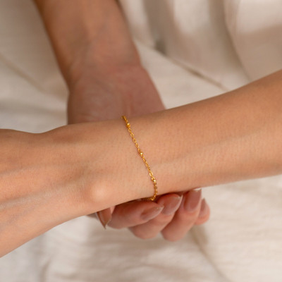 Elegant 14K Gold Figaro Curb Chain Bracelet - Dainty Jewelry Gift for Women & Mom