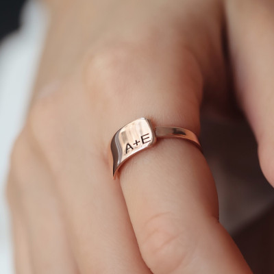 Personalized Dainty Name Ring with Roman Date - Custom Jewelry Gift in Silver, Gold, Rose Gold -