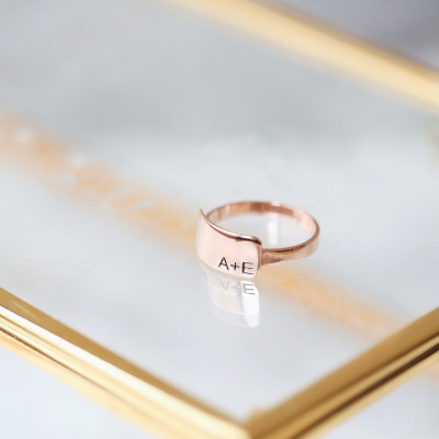 Personalized Dainty Name Ring with Roman Date - Custom Jewelry Gift in Silver, Gold, Rose Gold -