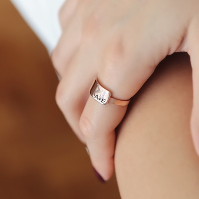 Personalized Dainty Name Ring with Roman Date - Custom Jewelry Gift in Silver, Gold, Rose Gold -