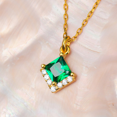 Dainty Emerald Green Square Pendant Necklace - May Birthstone Choker - Engagement Gift Jewelry Set for Her -