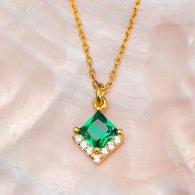 Dainty Emerald Green Square Pendant Necklace - May Birthstone Choker - Engagement Gift Jewelry Set for Her -