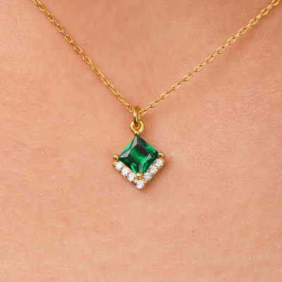 Dainty Emerald Green Square Pendant Necklace - May Birthstone Choker - Engagement Gift Jewelry Set for Her -