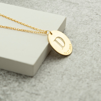 Personalized Gold Initial Disc Necklace - Custom Nameplate Pendant for Moms and Grandmas in the