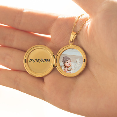 Custom Engraved Baby Footprint Locket Necklace with Photo, Personalized Gift for New Moms, Baby Shower Jewelry, Gifts for Mothers