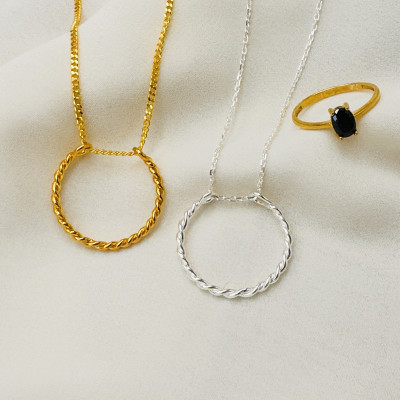 Minimalist Twisted Circle Ring Holder Necklace - Dainty Pendant with Thick Chain Option for Nurses and Doctors Gift