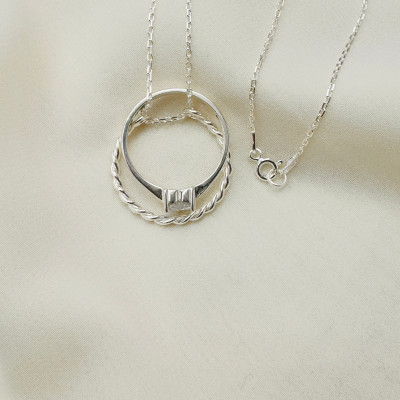 Minimalist Twisted Circle Ring Holder Necklace - Dainty Pendant with Thick Chain Option for Nurses and Doctors Gift